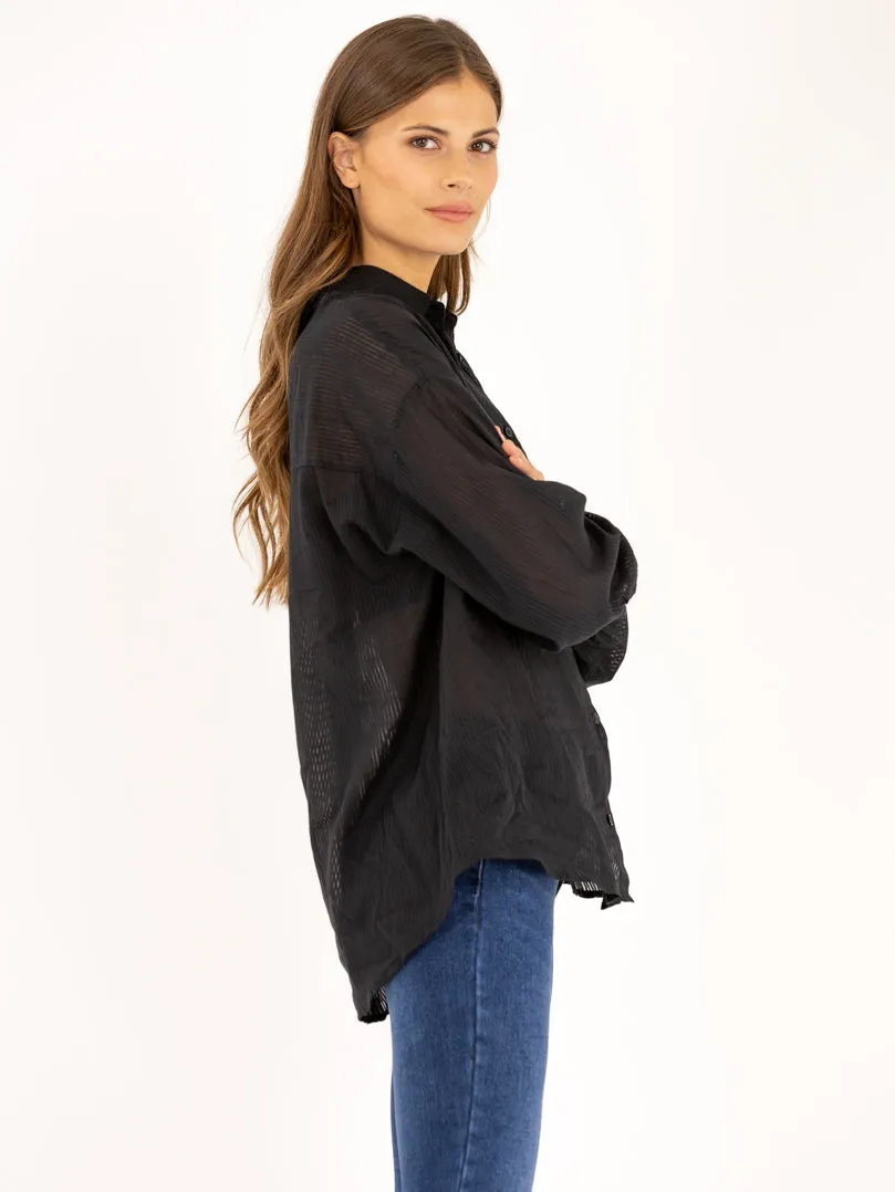 Chemise en coton légèrement transparente