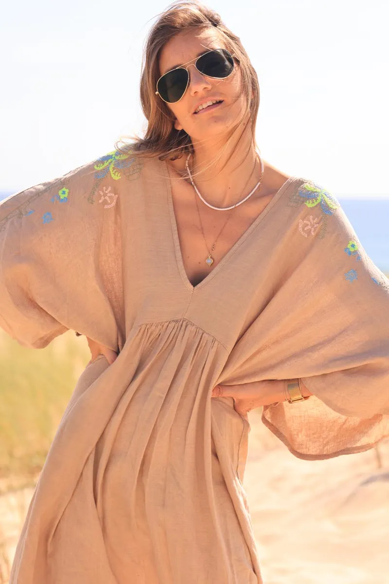 Robe camel longue souple manches loose chauve souris broderie colorée épaules