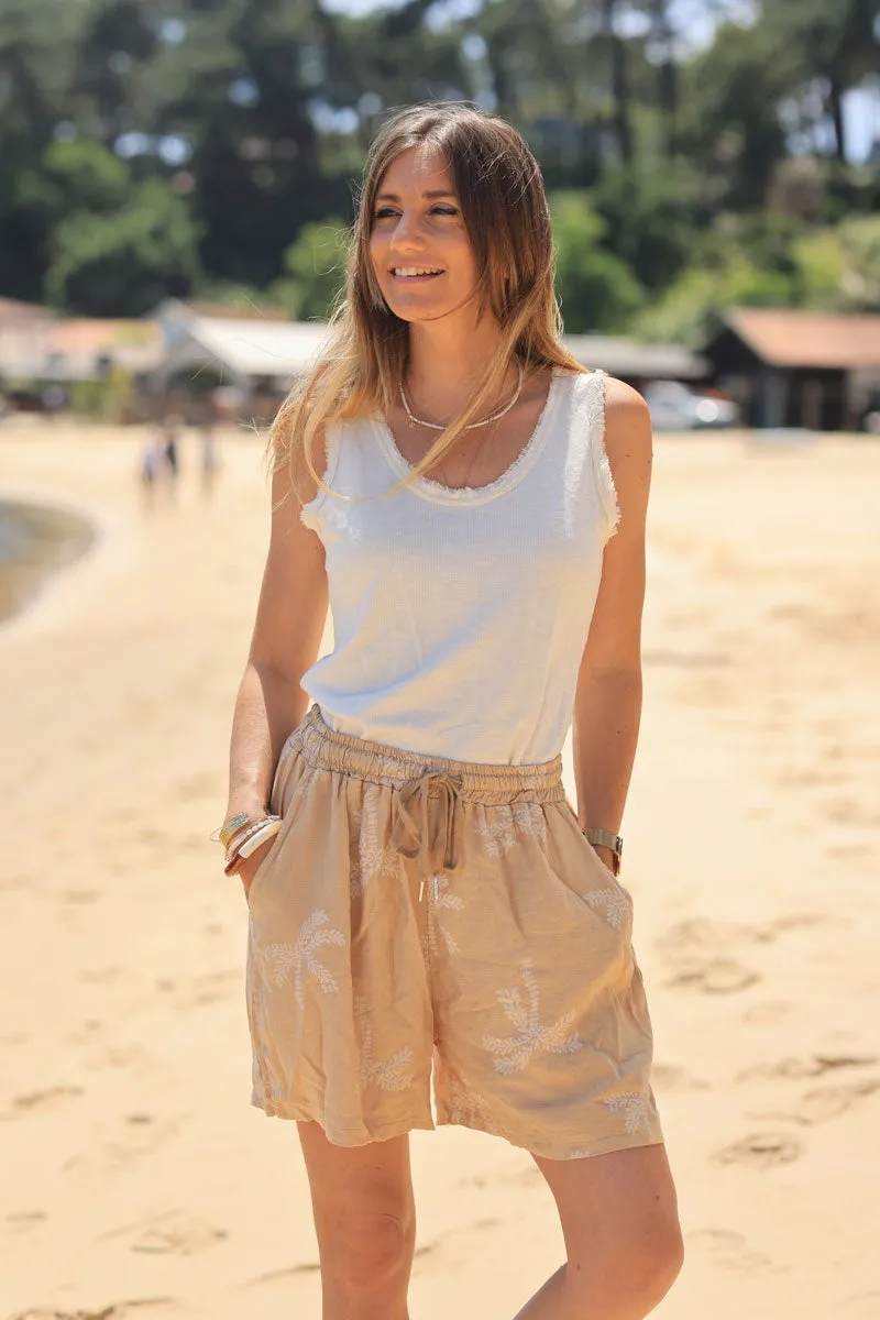 Short long et souple camel clair taille haute motifs palmiers effet broderie